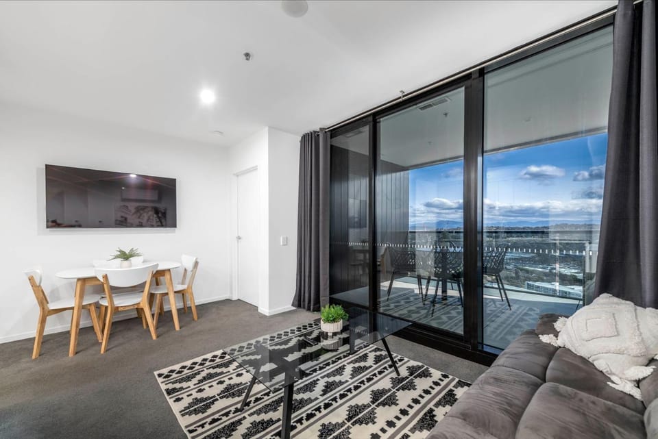 TV and multimedia, View (from property/room), Balcony/Terrace, Living room, Seating area, Dining area, Evening entertainment