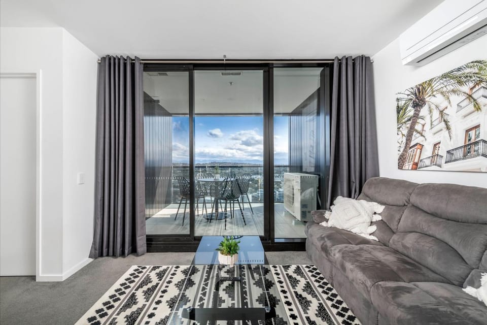 View (from property/room), Balcony/Terrace, Living room, Seating area, Dining area