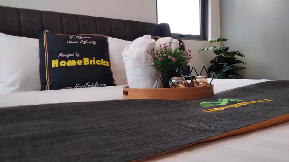 Bed, Photo of the whole room, Bedroom, towels