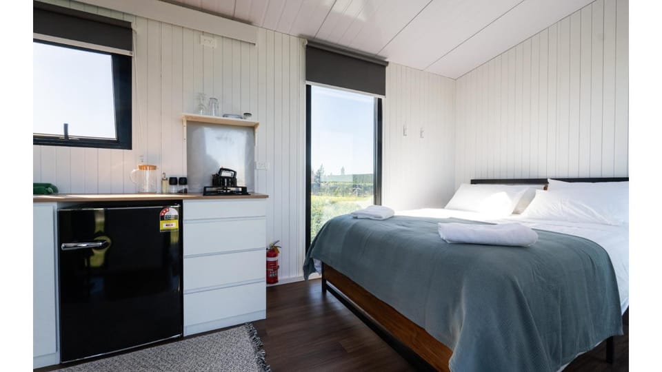 Bed, kitchen