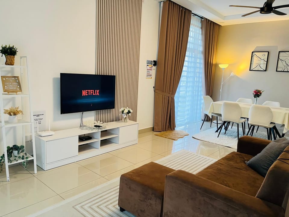 TV and multimedia, Living room, Seating area, Dining area