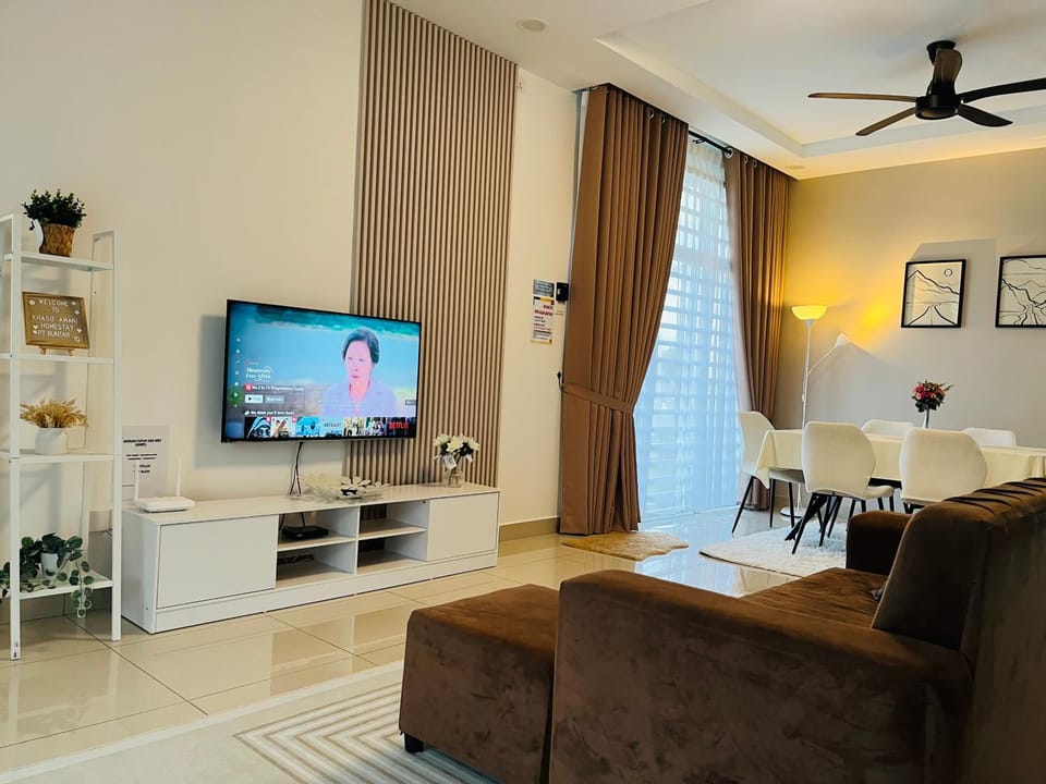 TV and multimedia, Living room, Seating area, Dining area
