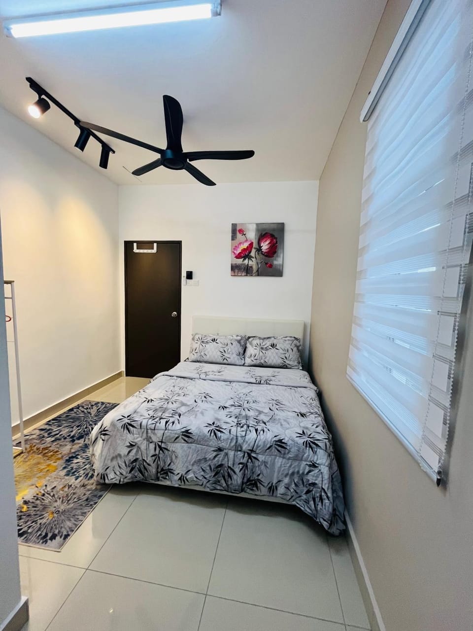 Bed, Photo of the whole room, Bedroom, fireplace