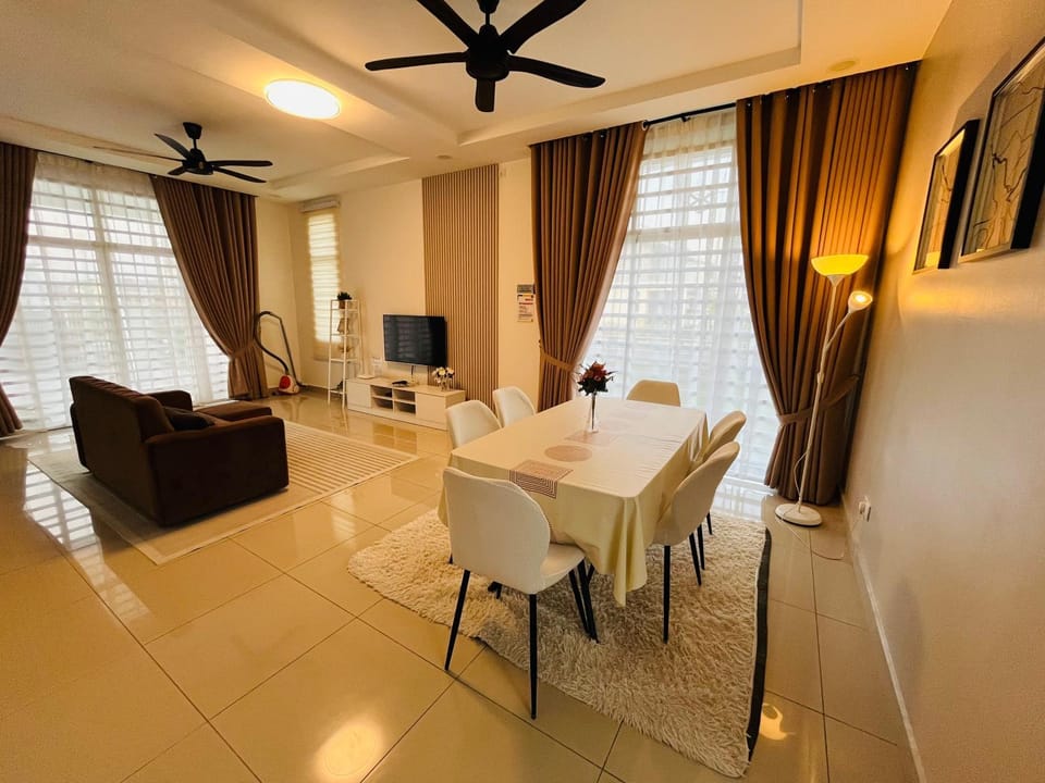 TV and multimedia, Living room, Seating area, Dining area