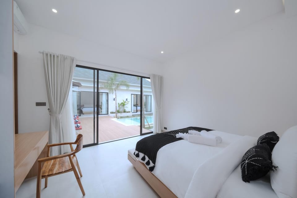 Bed, Photo of the whole room, Bedroom