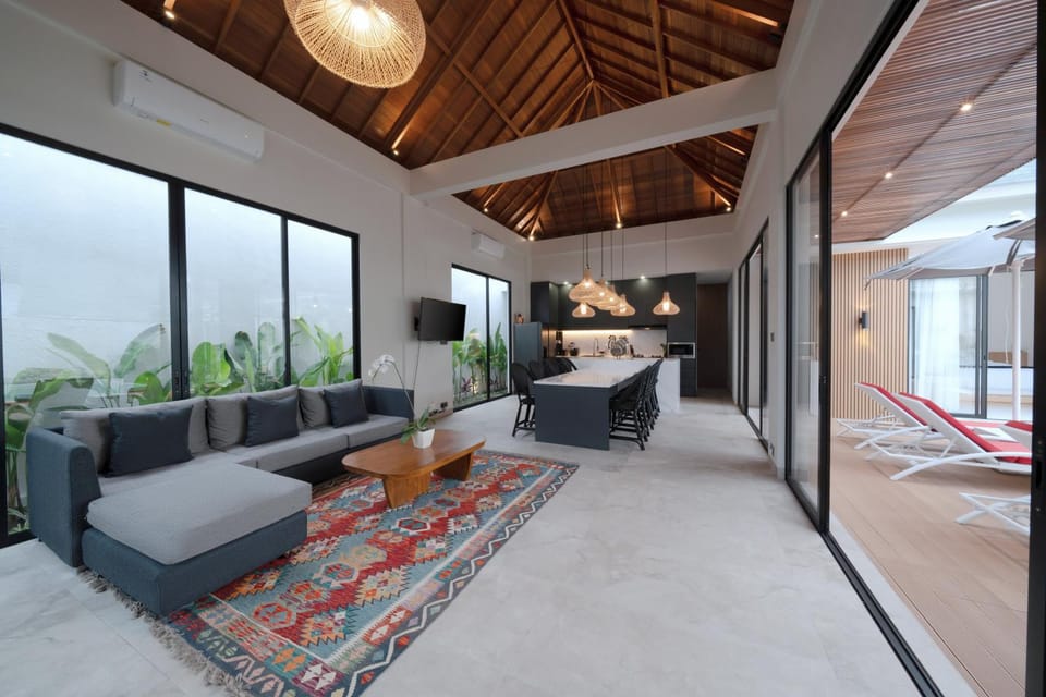 TV and multimedia, Kitchen or kitchenette, Living room, Seating area