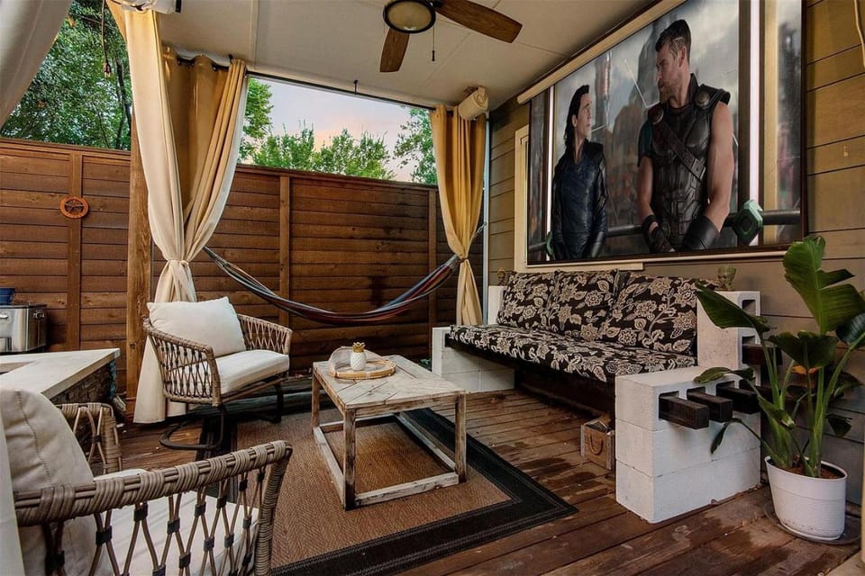 Downtown Private Oasis Stay Fire Pit & Hot Tub House in Houston