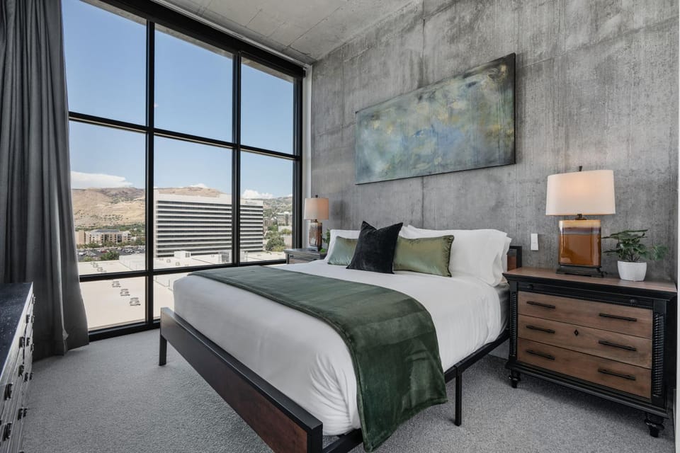 Premium SLC Luxury- Penthouse VIEWS - Top Amenities Apartment in Salt Lake City