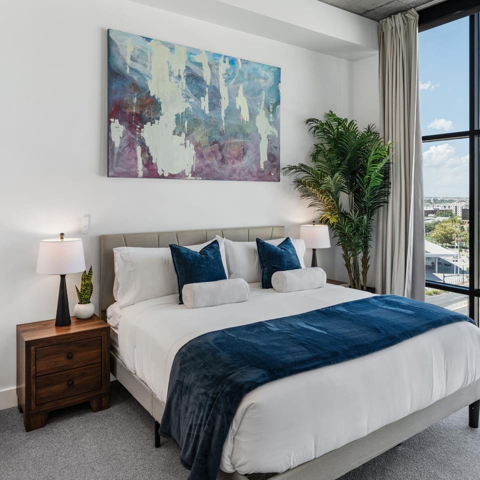 Premium SLC Luxury- Penthouse VIEWS - Top Amenities Apartment in Salt Lake City