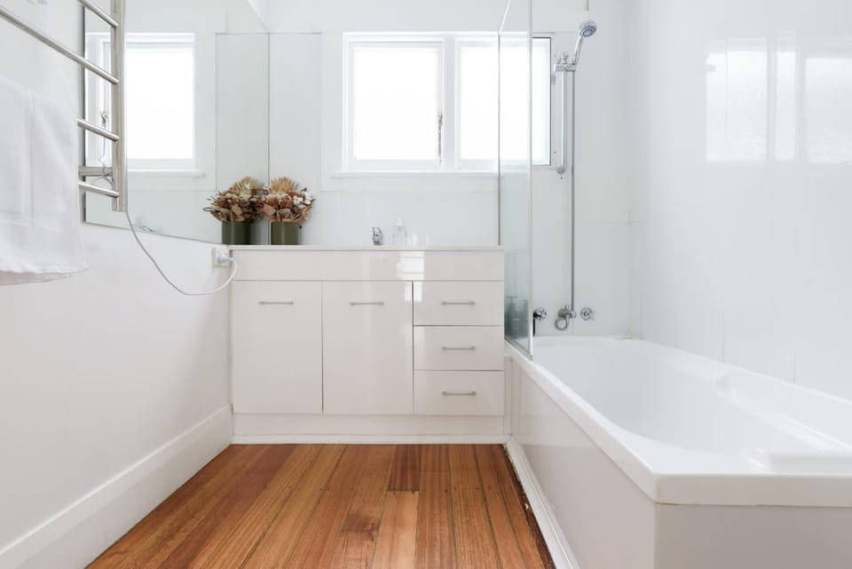 The Basin Cottage House in Tasmania