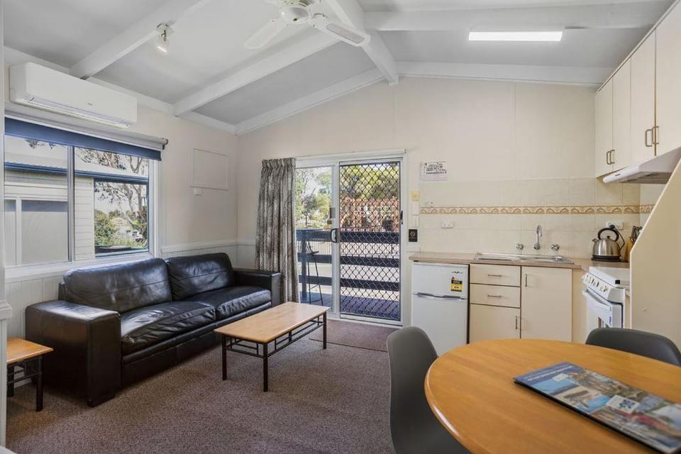 Pet Friendly Stays - BIG4 Aireys Inlet Apartment in Aireys Inlet