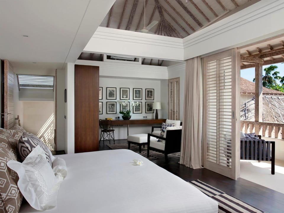 Bed, Balcony/Terrace, Seating area, Bedroom