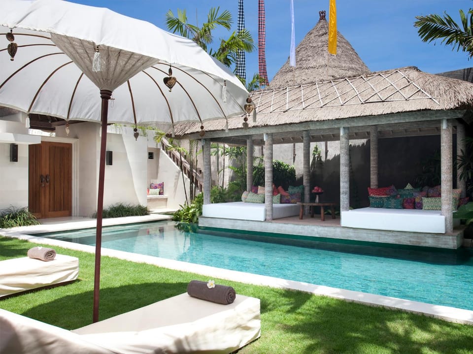 Property building, Patio, Facade/entrance, Garden, Swimming pool, Swimming pool