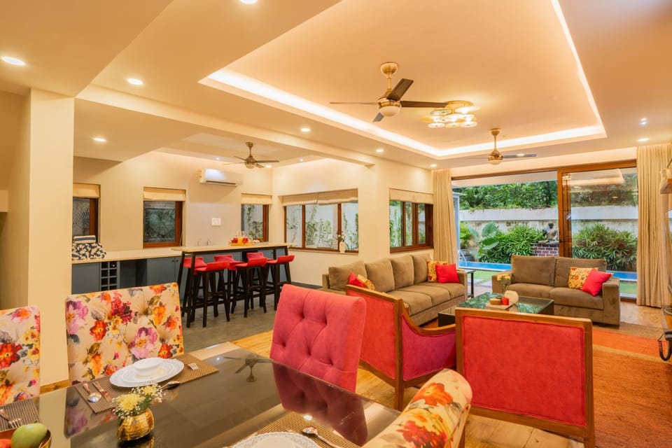 Communal lounge/ TV room, Living room, Seating area, Dining area
