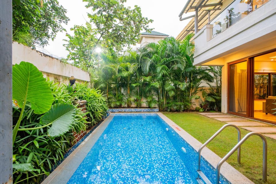 Property building, Spring, Day, Garden, Garden view, Pool view, Swimming pool, sunbed