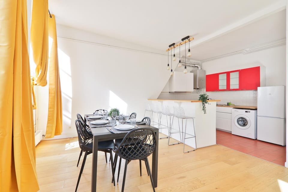 Kitchen or kitchenette, Dining area, stove, washing machine