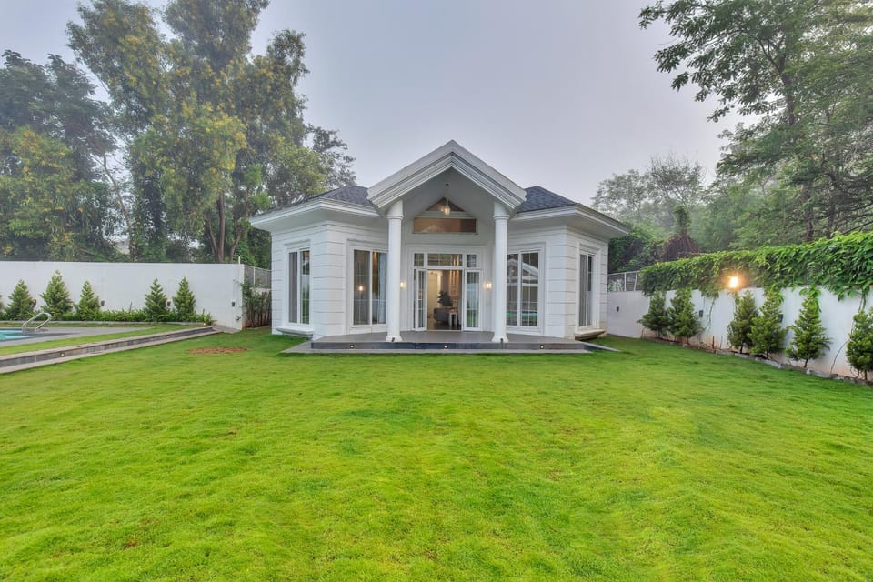Property building, Spring, Day, Natural landscape, Garden, Garden view, Pool view