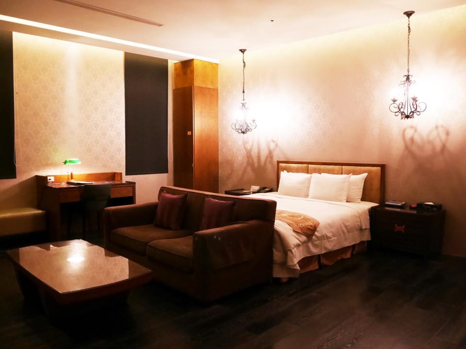 Photo of the whole room, Decorative detail
