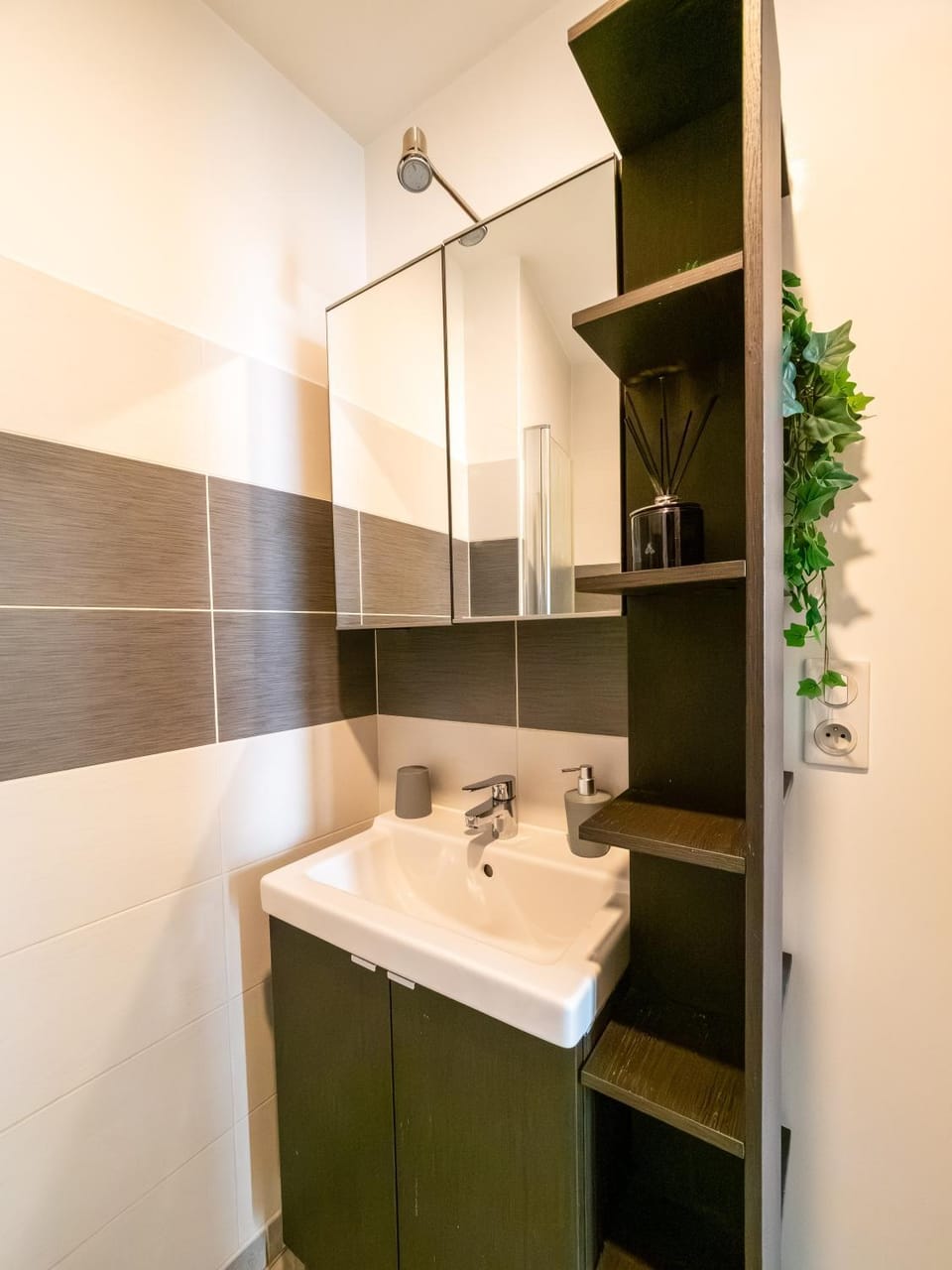 Bathroom, hair dryier, towels, towels