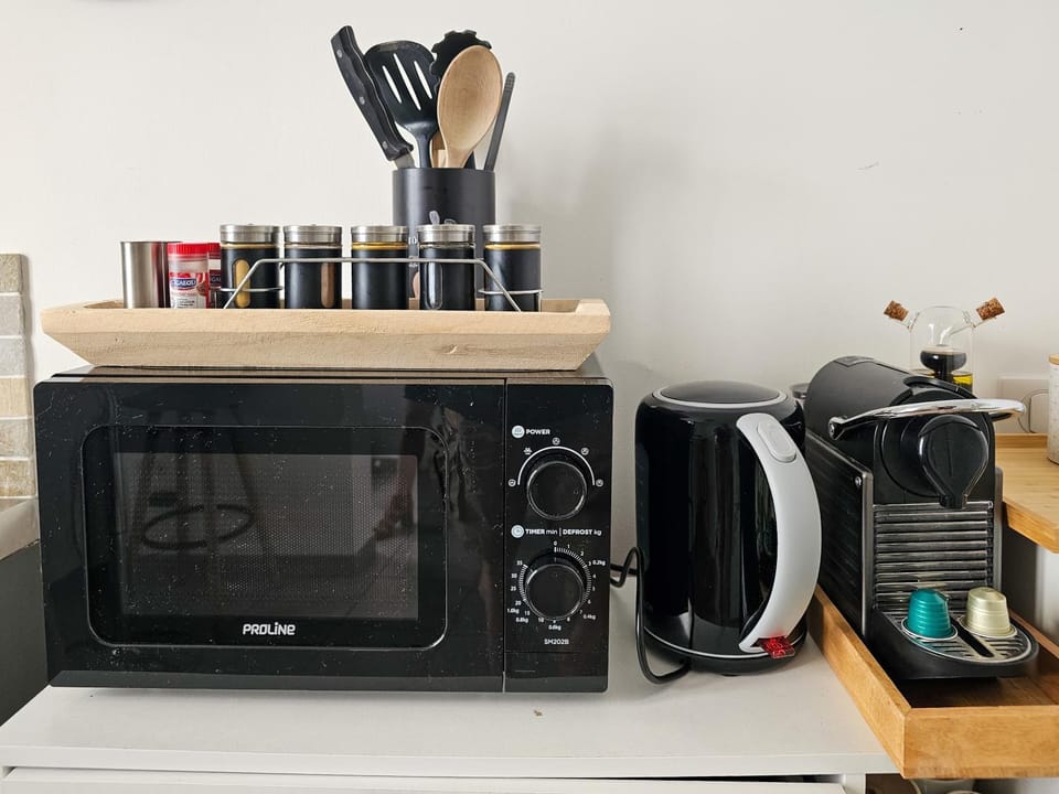 Coffee/tea facilities, microwave
