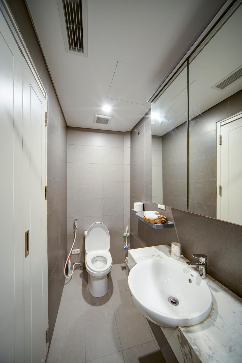 Toilet, bidet