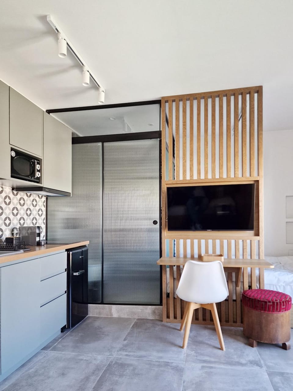Kitchen or kitchenette, stove