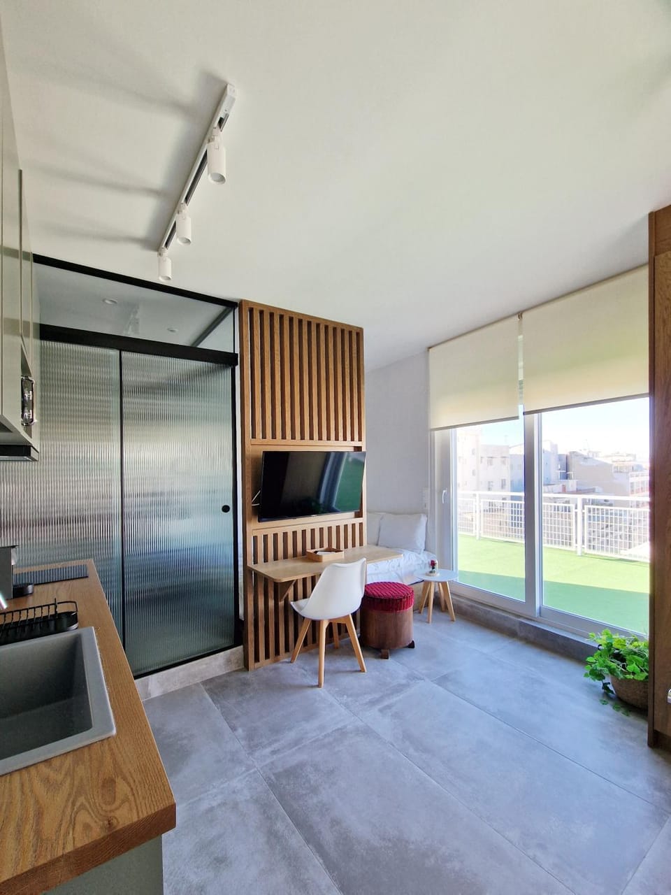 TV and multimedia, Kitchen or kitchenette, Seating area