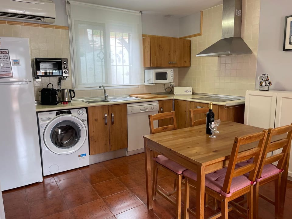 Kitchen or kitchenette, Dining area, dishwasher, oven, stove, washing machine