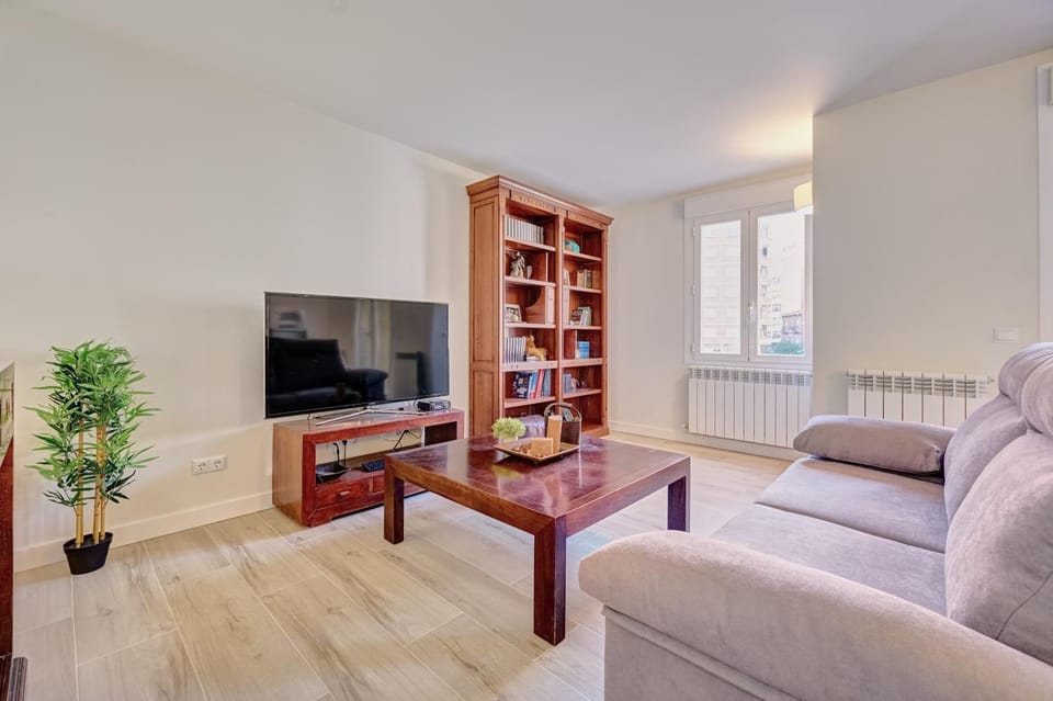 Communal lounge/ TV room, TV and multimedia, Living room, Seating area