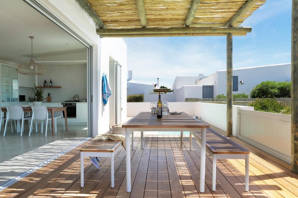 Patio, Dining area, kitchen