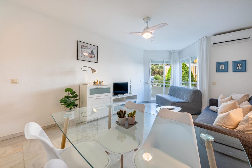 TV and multimedia, Living room, Dining area