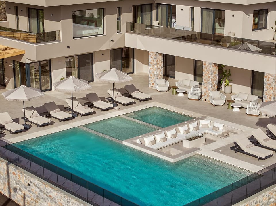 Patio, Pool view, Swimming pool, sunbed