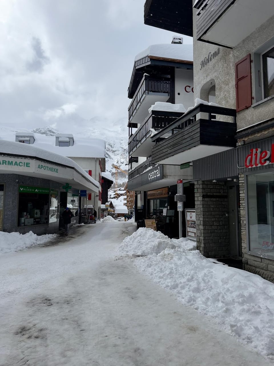 Property building, Day, Neighbourhood, Winter, City view, Street view