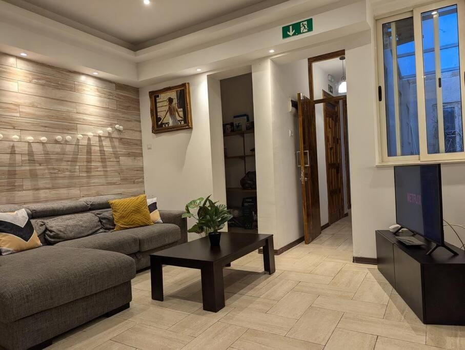 Living room, Seating area, air conditioner