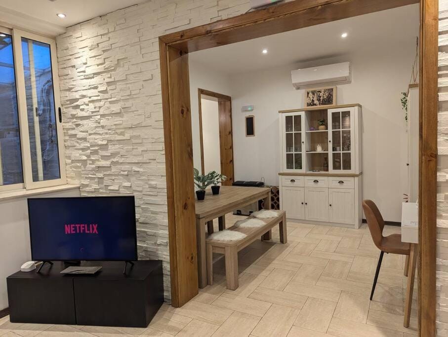 TV and multimedia, Living room, Evening entertainment, air conditioner