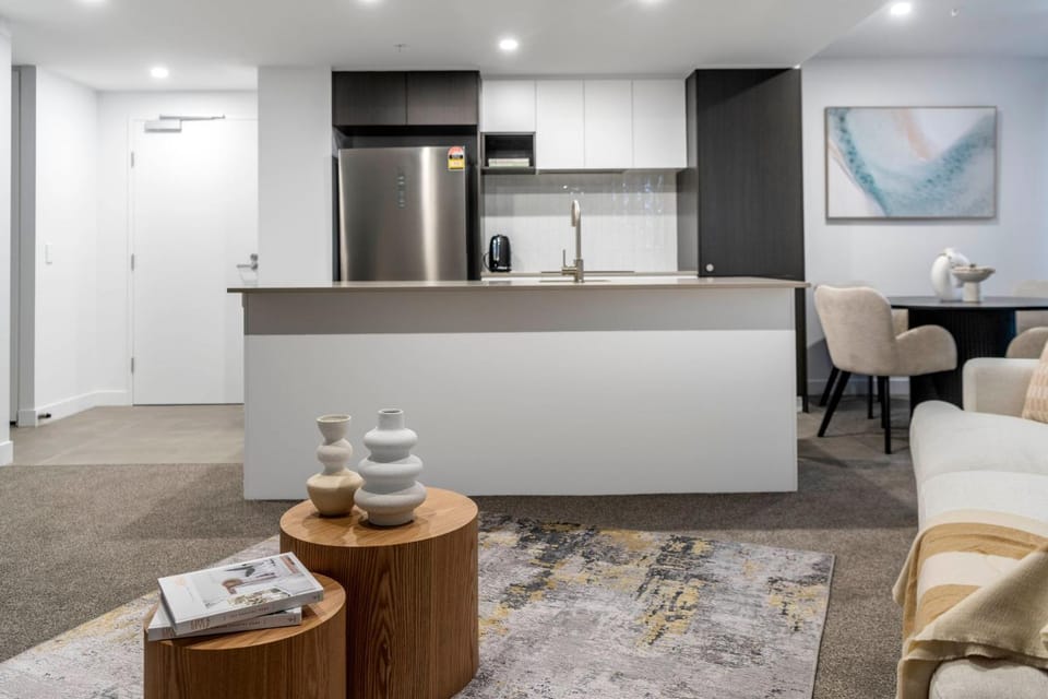 Kitchen or kitchenette, Living room, Seating area, Dining area, oven, stove