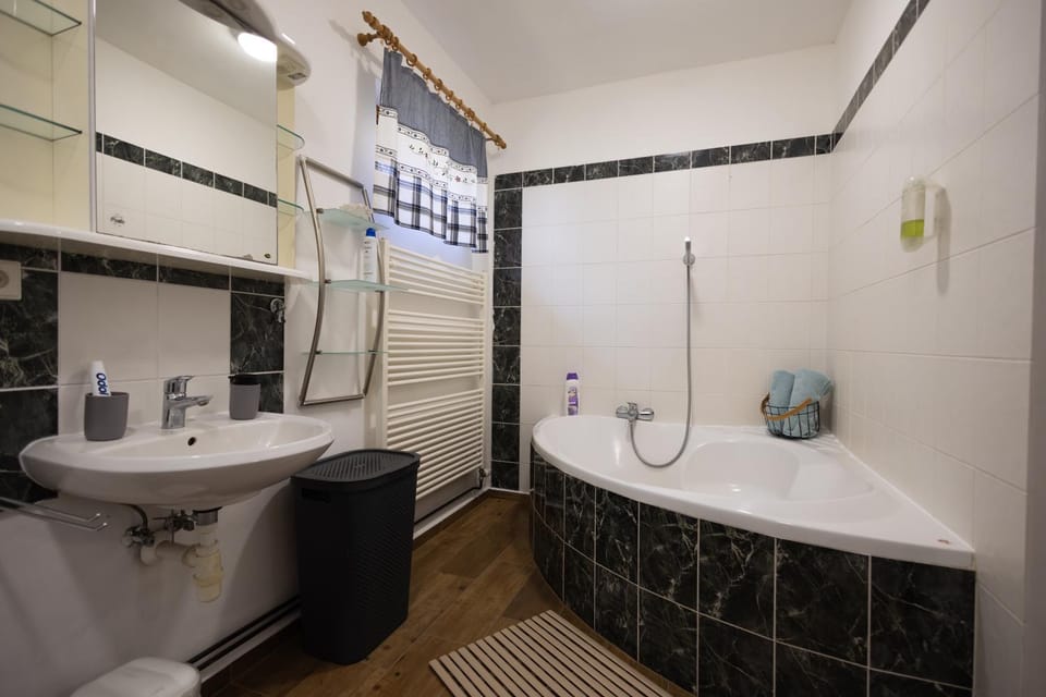 Bathroom, towels
