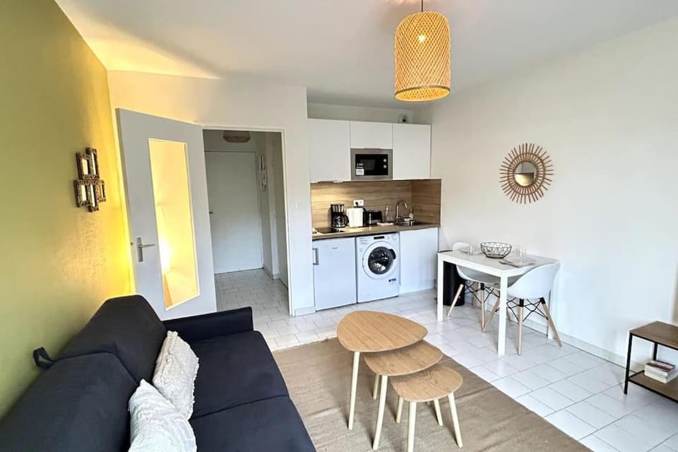 Kitchen or kitchenette, Living room, Dining area, stove, toaster