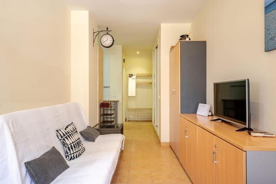 Perfect location, beach 50 m away and pool Apartment in Benalmadena