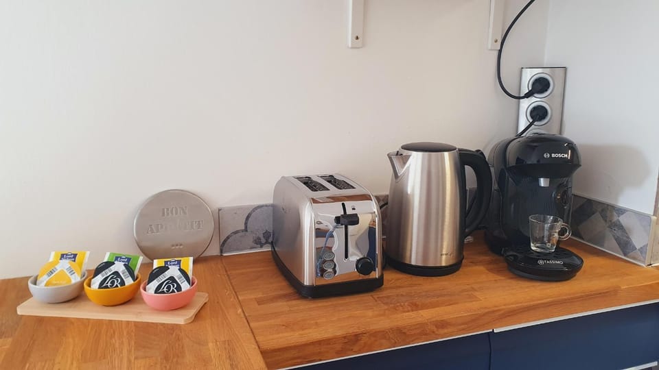 Coffee/tea facilities, Kitchen or kitchenette, toaster