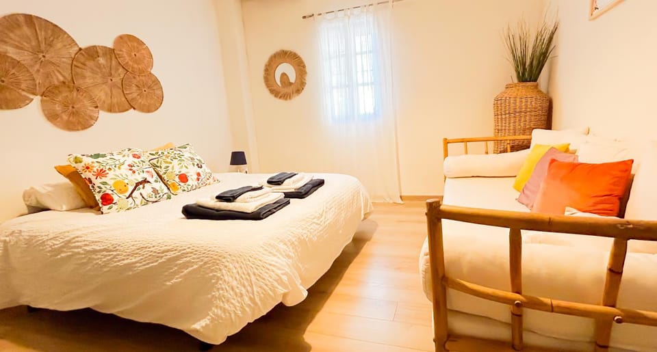 Bed, Bedroom, air conditioner