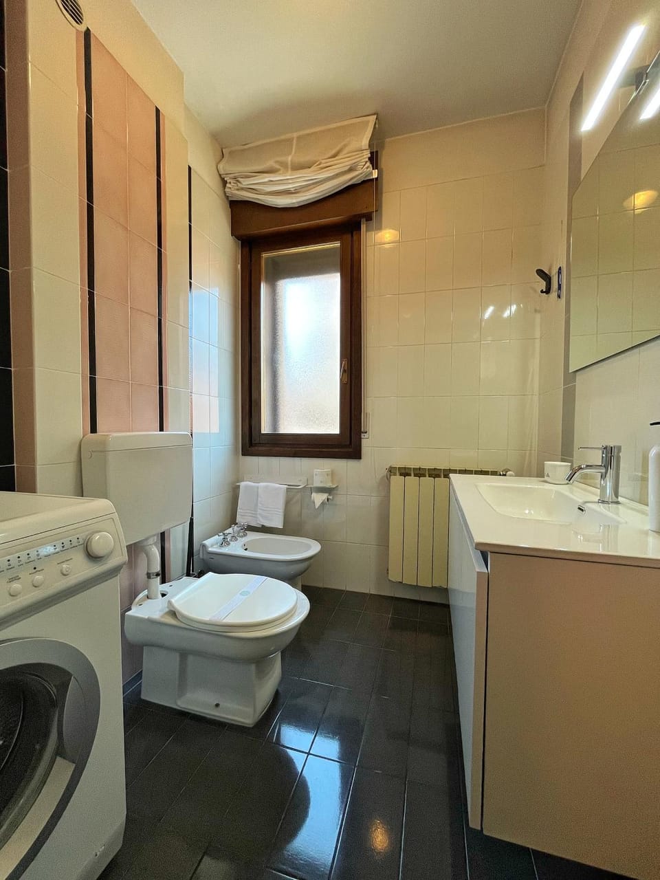 Bathroom, washing machine