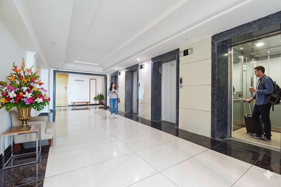 Lobby or reception, elevator