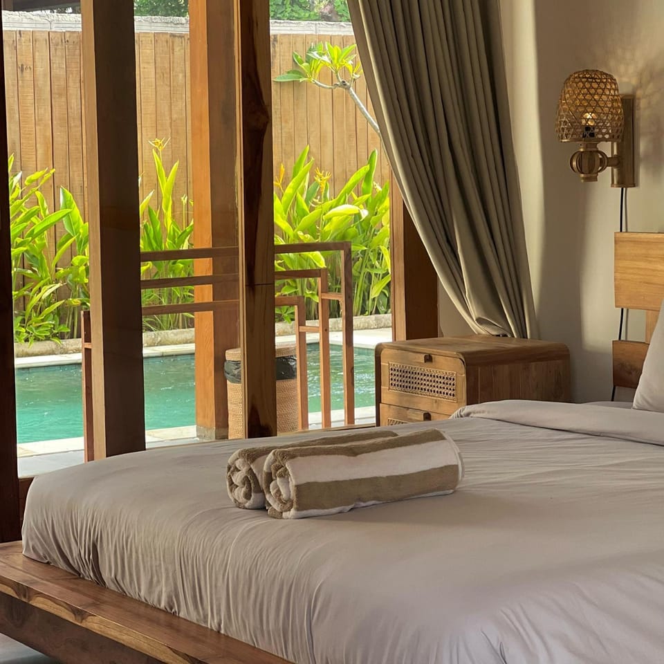 Bedroom, Pool view