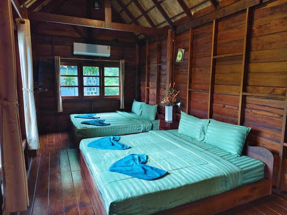 ธารคีรี รีสอร์ต สวนน้ำกำนัน Resort in Krabi Changwat
