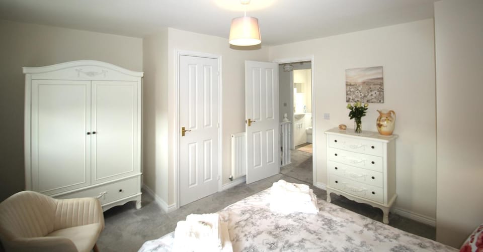 Bedroom, wardrobe