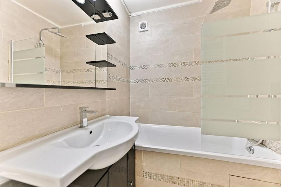 Bathroom, Bath