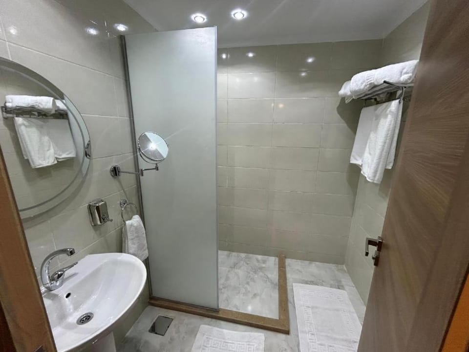 Skyline luxury hotel apartments 5 mins from Cairo Airport Apartment in Cairo Governorate