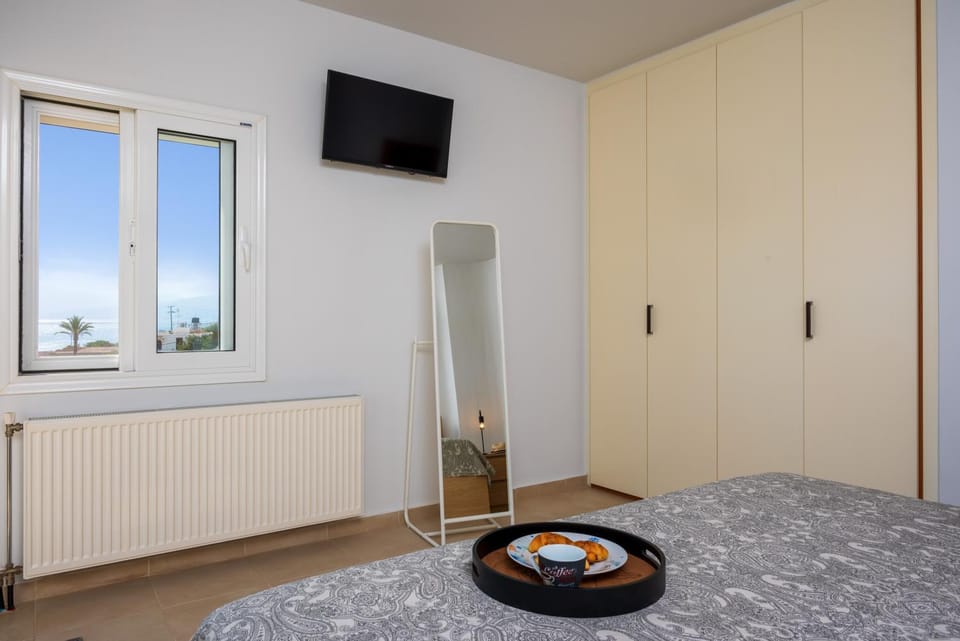 Bed, TV and multimedia, Bedroom, wardrobe