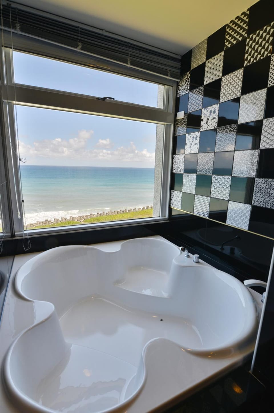 Bathroom, Sea view